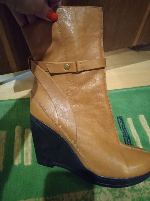 Продам шкіряне взуття