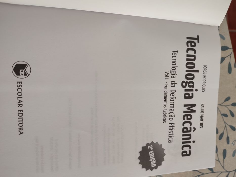 Vendo livro " tecnologia mecânica"