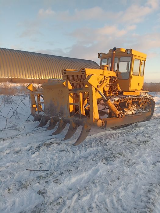 Трактор гусеничний т130,б