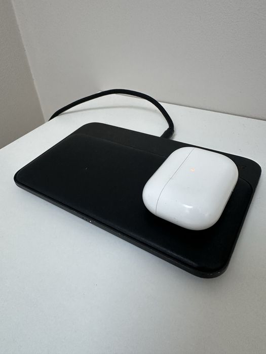 Ładowarka bezprzewodowa do Iphone i Airpods - Nomad Base Station Hub