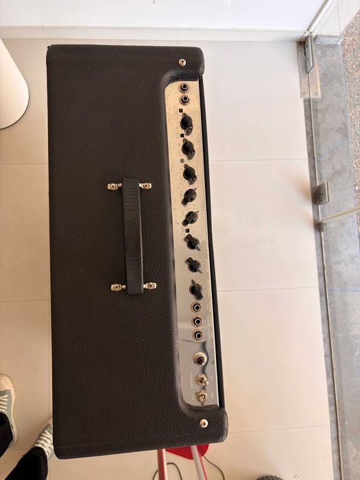 Fender Hot Rod Deluxe — combo 40W válvulas 1x12