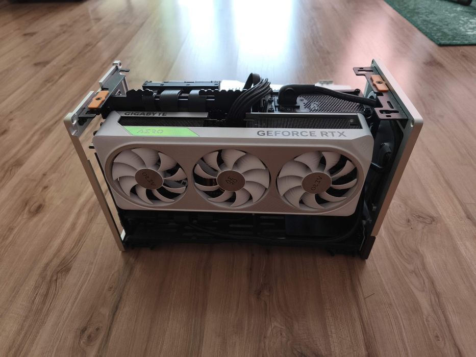 Mini-ITX PC ( RTX 4070 Ti, 32Gb Ram, 3.5 Gz proc, SSD ( 2+4TB)750w pow