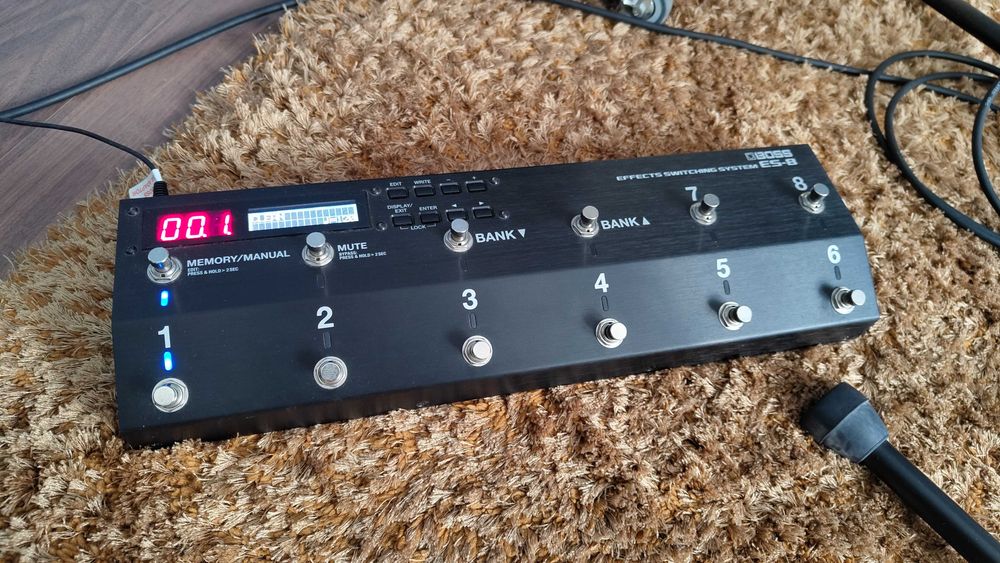 BOSS ES-8 - Gestor de Efeitos/Pedais