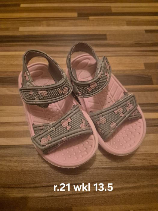 Piankowe sandalki