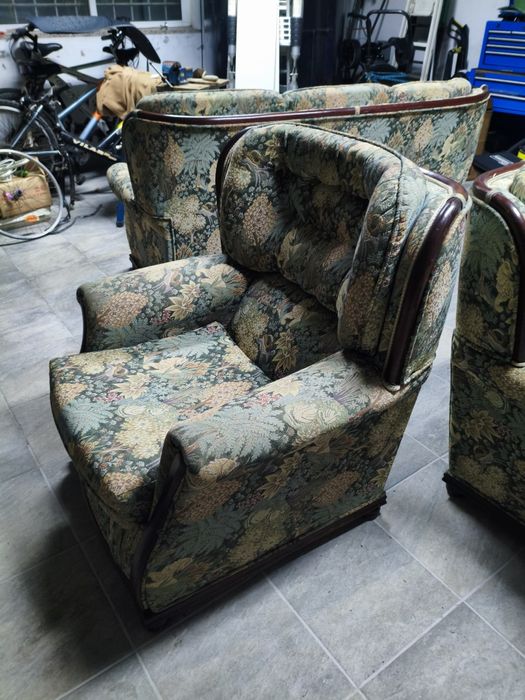 Sofá Cama clássico + 2 Poltronas