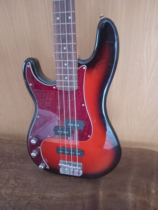 Gitara basowa Squier Affinity Precision Bass PJ.