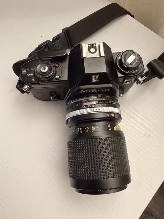Nikon EM + Nikon zoom-NIKKOR 35-105mm