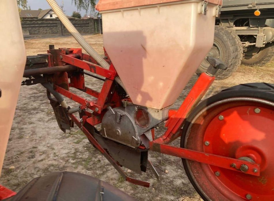 Siewnik kukurydzy Becker