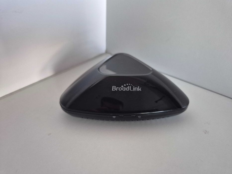 Універсальний Wi-Fi пульт Broadlink RM-Pro+ з керуванням зі смартфона