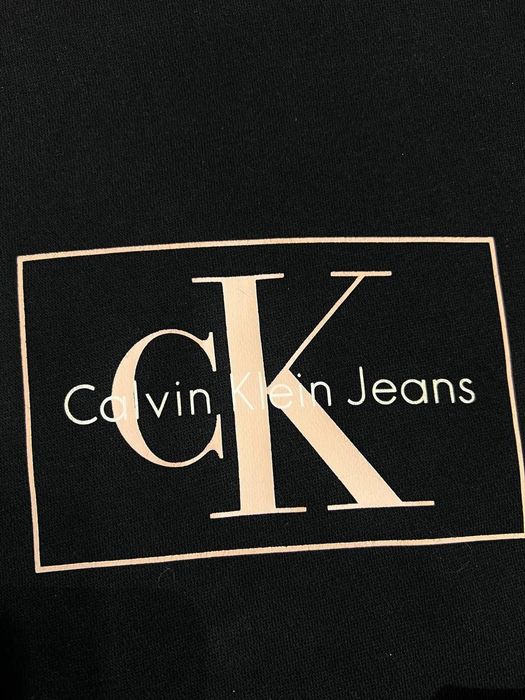 женский свитшот calvin klein jeans размер xs кроп на флисе котоновый лонгслив реглан женская кофта лонг келвин кляйн клей  гольф ck  жіночій світшот