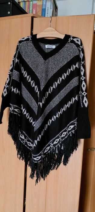 Ponczo z rekawami, sweter