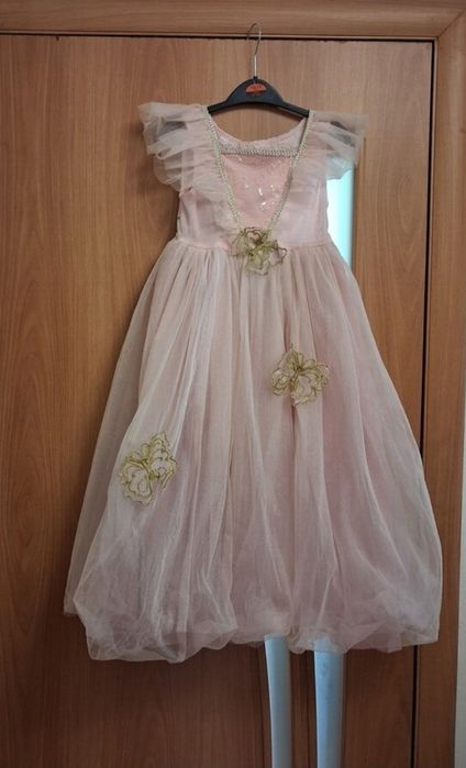 Нарядні красиві сукні для принцеси на 3-8 років