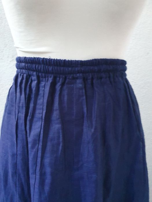 Granatowa rozkloszowana spódnica z haftem midaxi retro vintage