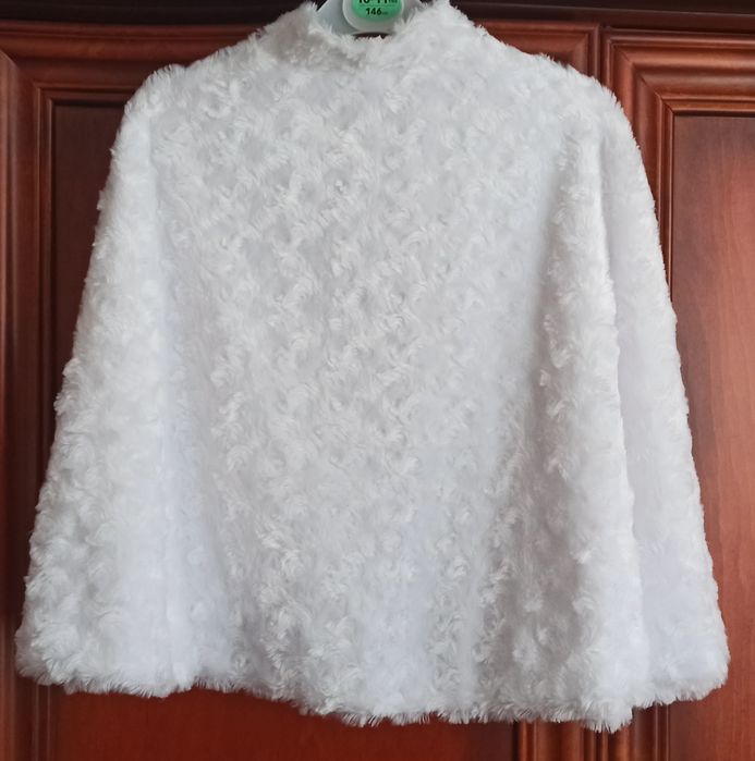 Pelerynka komunijna.