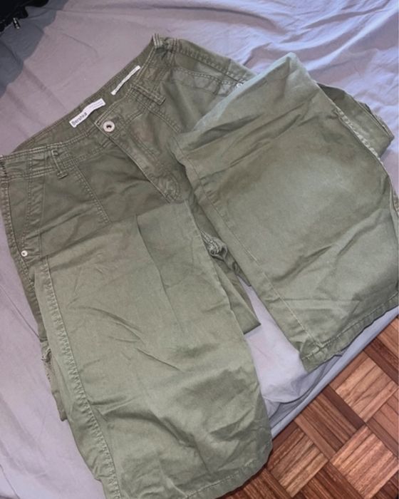 Calça Cargo verde da Bershka