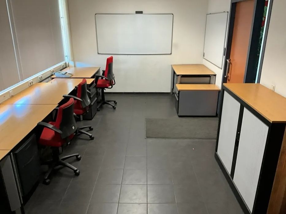 Biurko z kontenerkiem