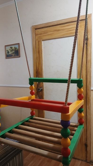 Гойдалка (рос. "качели") дитяча підвісна, б/у, стан добрий.