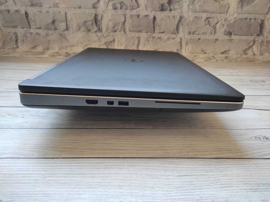 Dell Precision 7710 17.3" FHD i7-6820HQ/16GB/250GB/Nvidia M3000M 4GB