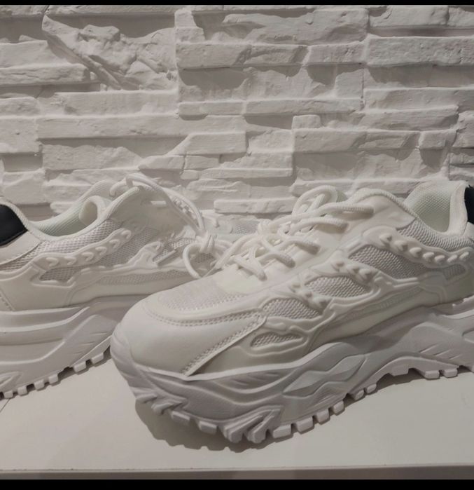 Buty sportowe damskie