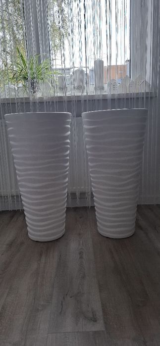 Dwie  nowe wielkie donice .