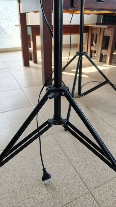 Kit de 2 Softboxes com Tripés – Altura até 2,45 m (Sem Lâmpadas)