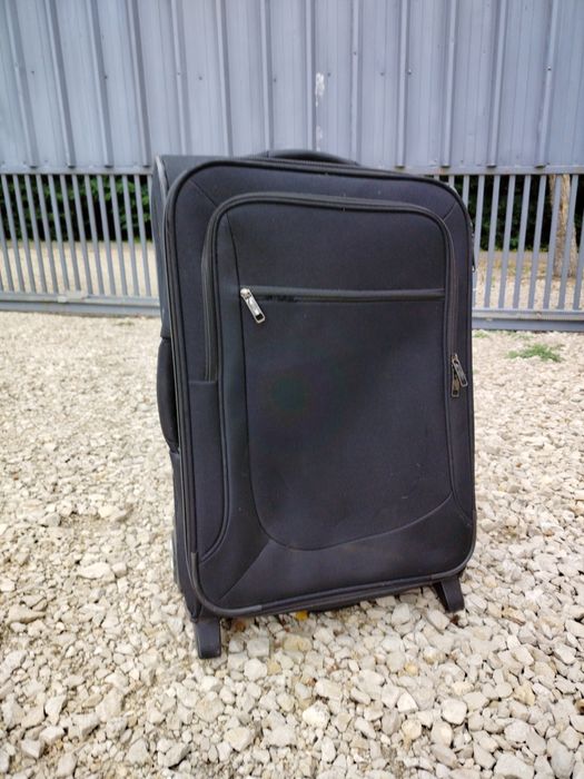 Podręczna walizka podróżna na kółkach z rączką torba wakacje