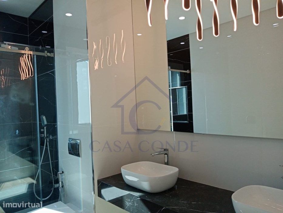 Moradia T4 Duplex com piscina, 180 m², acabamentos de luxo