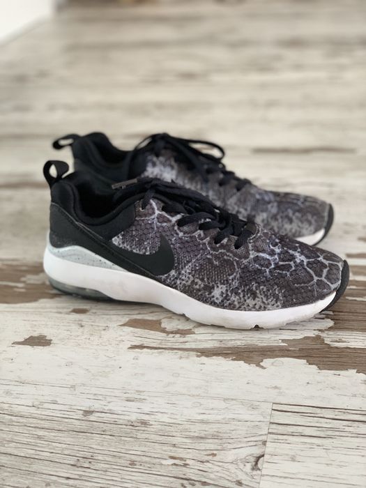 Ténis Novos Nike Air 38