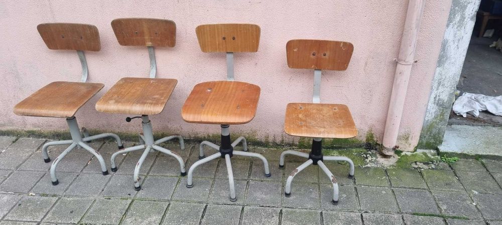 Cadeiras industriais ajustáveis antigas