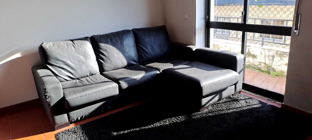 Sofá em napa preto