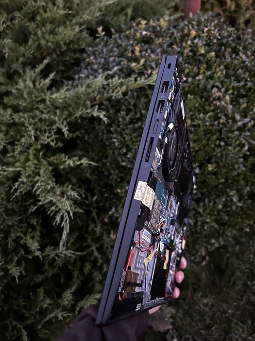 Lenovo ThinkPad X1 Extreme Gen 4 i7-11850H GeForce RTX 3050Ti QHD+