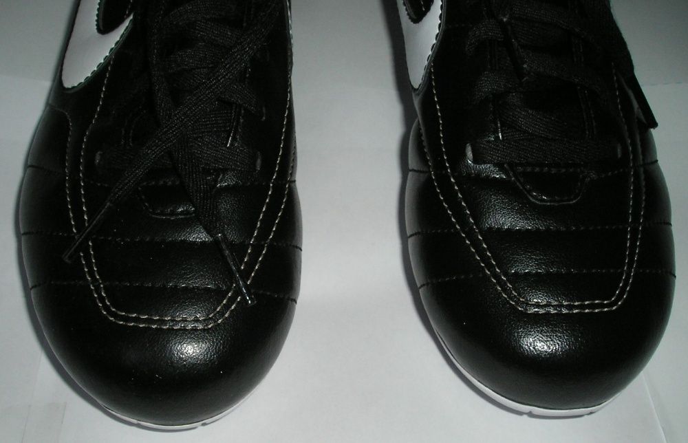 Buty piłkarskie - korki - NIKE Versatract - czarne rozmiar 38,0 - nowe