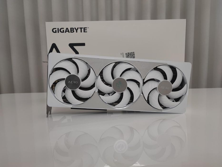 RTX 5080 Gigabyte AERO OC SFF 16 GB