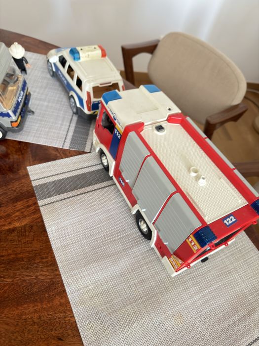 Brinquedos carros de policia, bombeiros, barco, ambulâancia , caminhao do lixo e muito mais