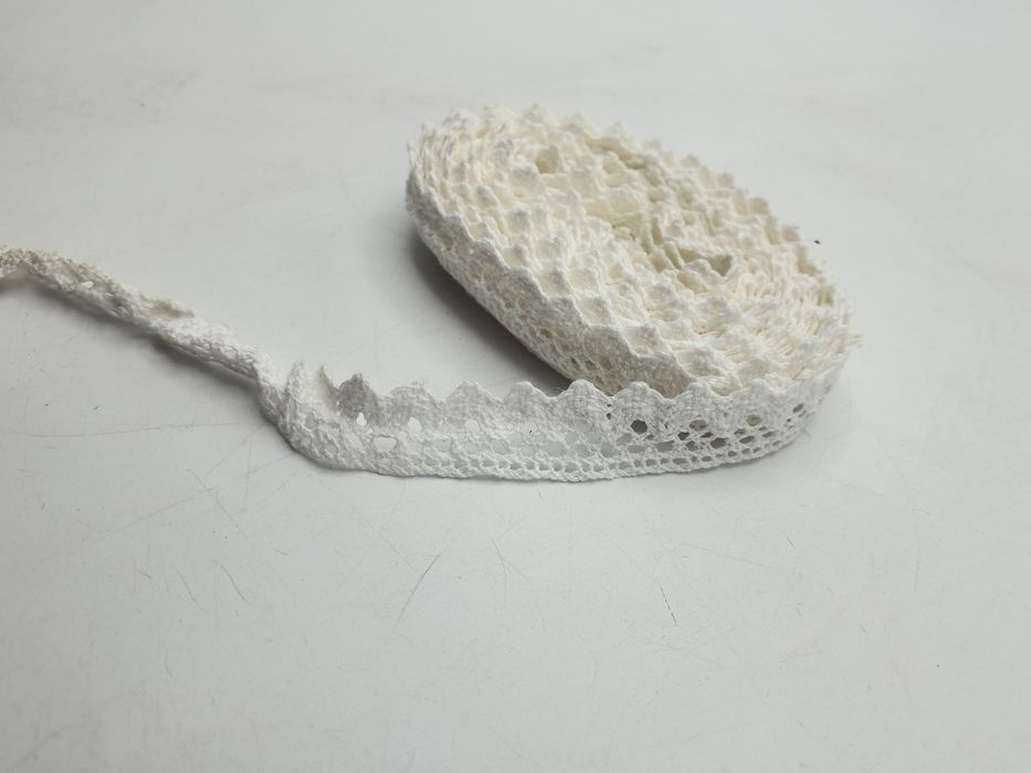 Koronka biała kupon 5,45 m.x 17 mm.