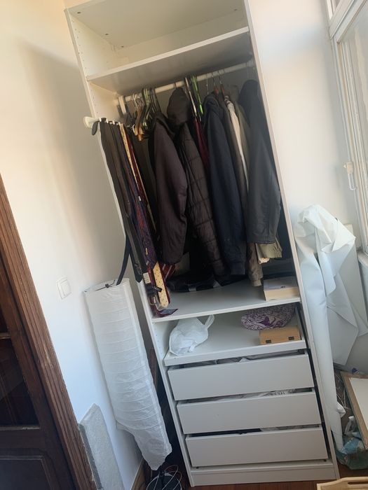 Armário / guarda-roupa teoricamente para crianças sem parte da frente