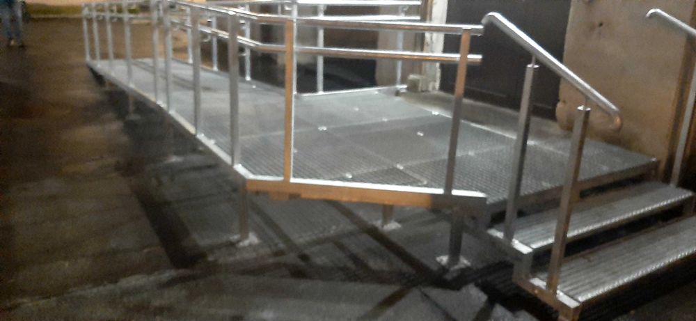 Podjazd dla niepełnosprawnych