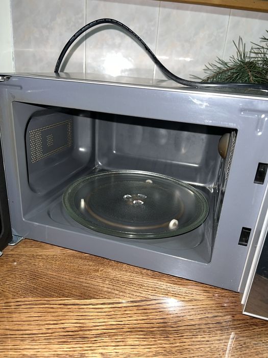 Мікpохвильова піч mora