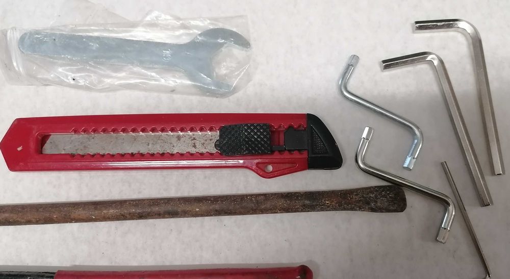 Alicate, turquês, fita métrica e outros, tudo por 5€