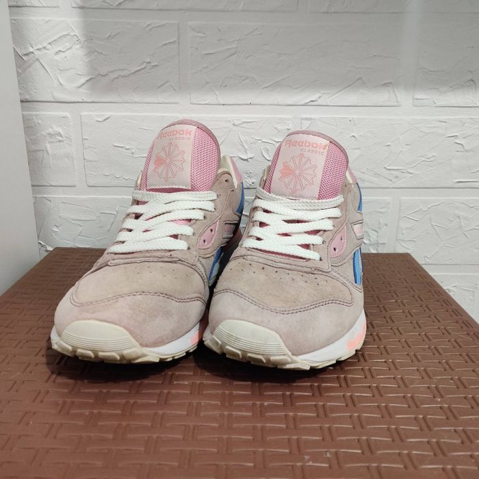 Продам женские кроссовки Reebok