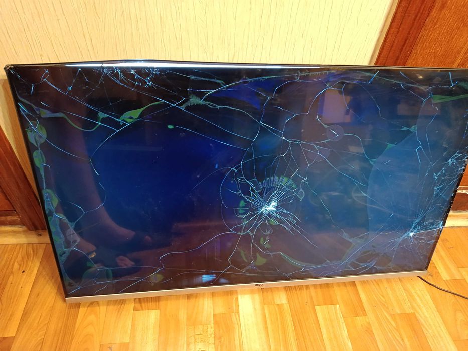 Телевізор 43" ERGO 43DFS7100 робочий,бита матриця, на запчастини / під відновлення (43 дюйми, Smart)