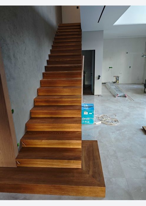 Сходинки та підсходинки з цільноламельного ясена
Вологість деревини 8