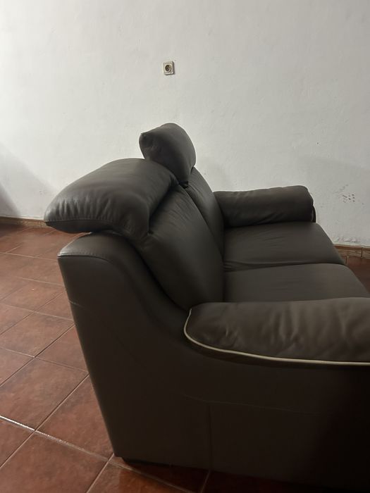 Sofa de 2 lugares pele