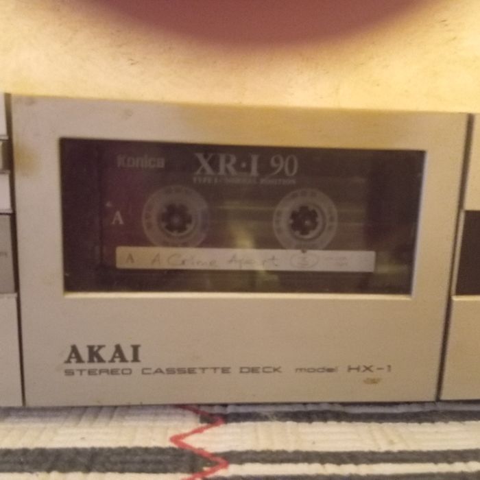 Дека akai працює.