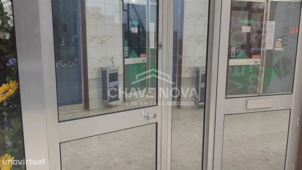 Espaço comercial à venda na Av. da República junto à Câmara de Gaia