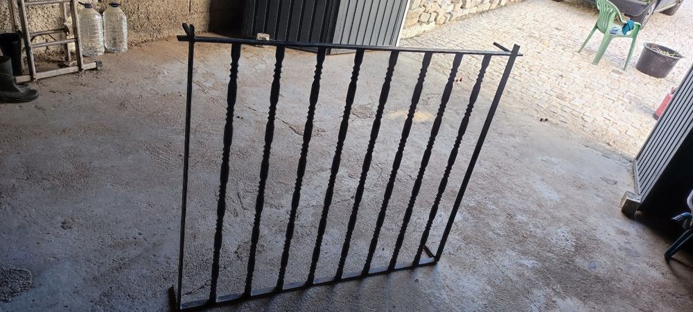 Grade ferro preta para janela