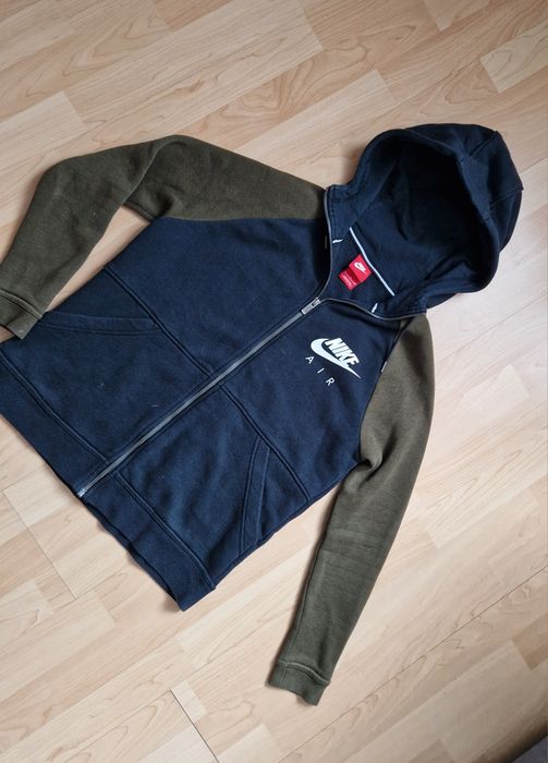 Bluza Nike Air Nsw Fleece Hoodie
Rozmiar: S/M
Wymiary:
Szerokość mierz