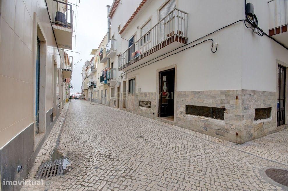 Prédio - Apartamento + Espaço Comercial - Centro Histórico da Nazaré