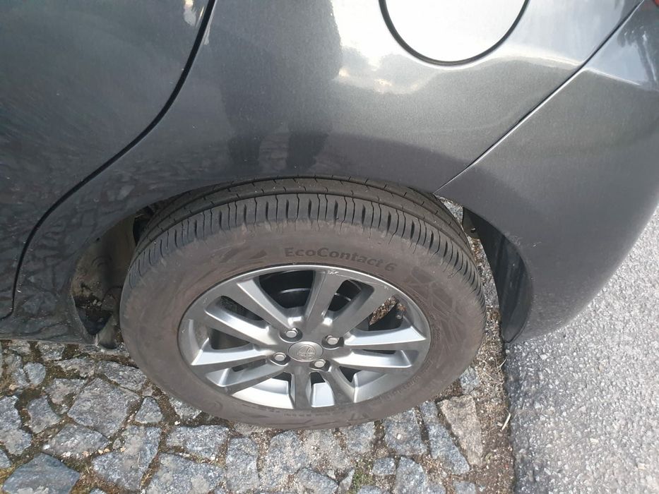 Toyota Yaris — fotografia 11