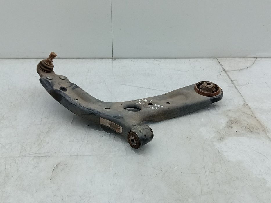 Braço de suspensão frente direito HYUNDAI i30 (GD)